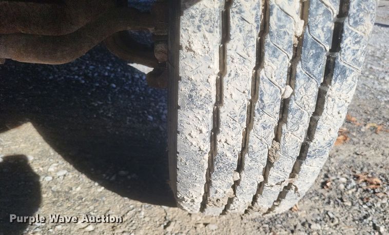 image for item DQ3795 1999 Ford F550 bucket truck