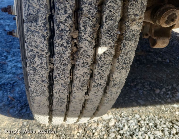 image for item DQ3795 1999 Ford F550 bucket truck