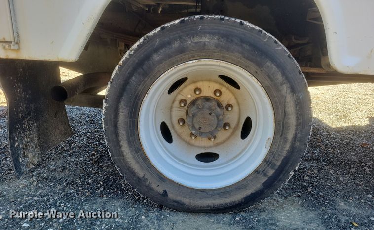 image for item DQ3795 1999 Ford F550 bucket truck