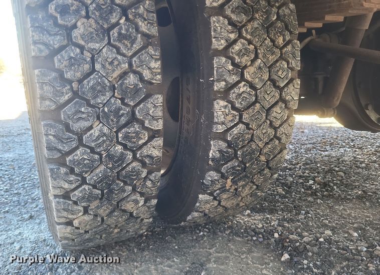 image for item DQ3795 1999 Ford F550 bucket truck