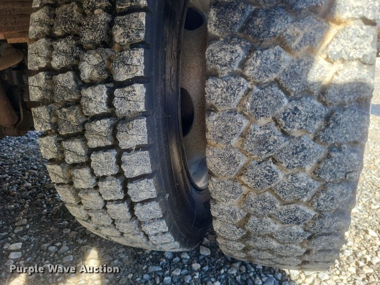 image for item DQ3795 1999 Ford F550 bucket truck