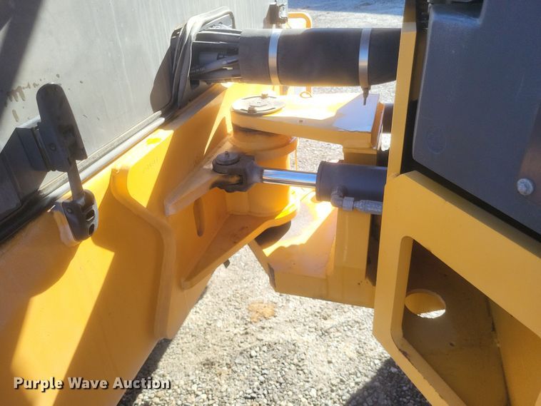 image for item DQ3796 2017 Volvo DD120C double drum vibratory roller