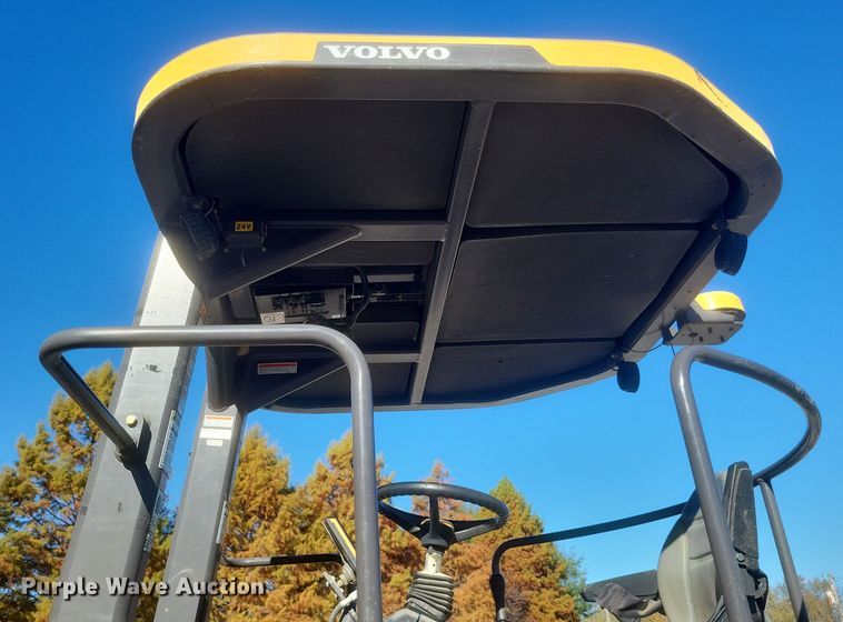 image for item DQ3796 2017 Volvo DD120C double drum vibratory roller