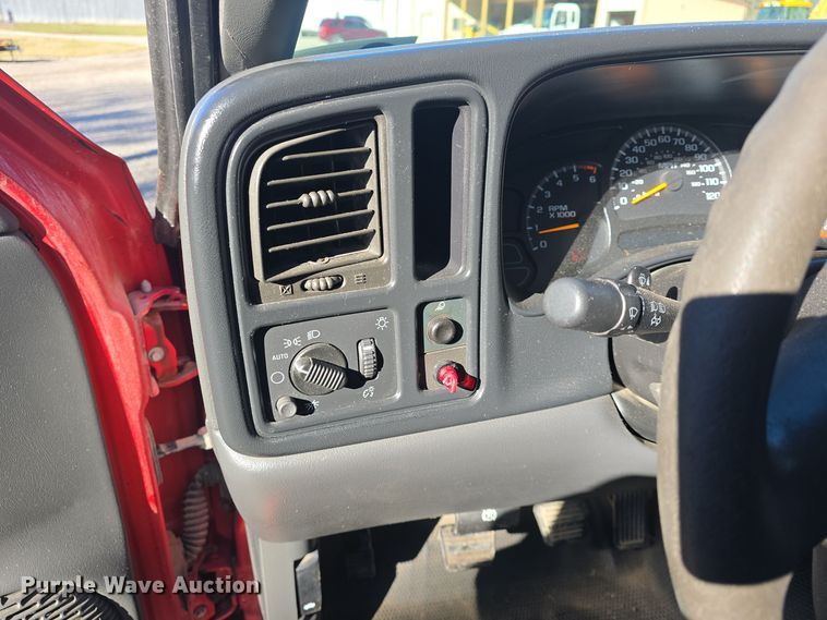 image for item DQ5306 2006 Chevrolet Silverado 1500 pickup truck