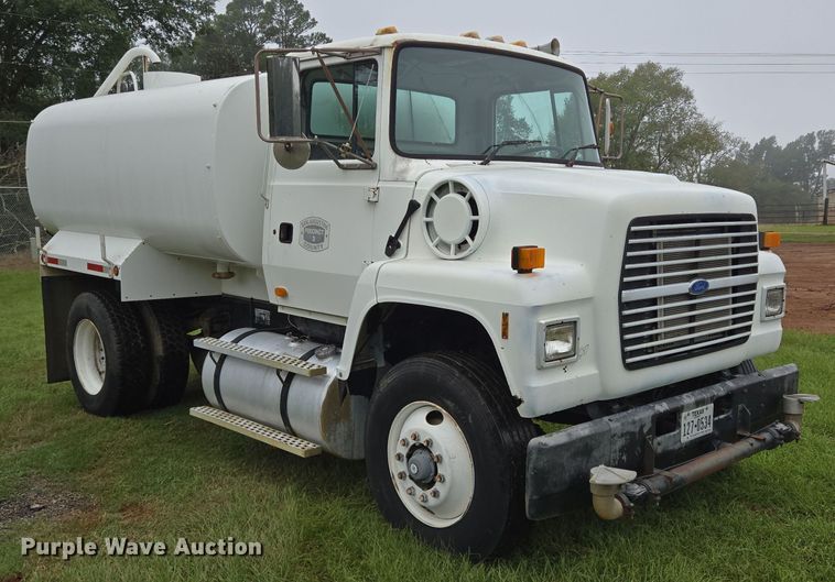 image for item DT5341 1995 Ford LN8000 water truck