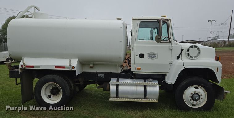 image for item DT5341 1995 Ford LN8000 water truck