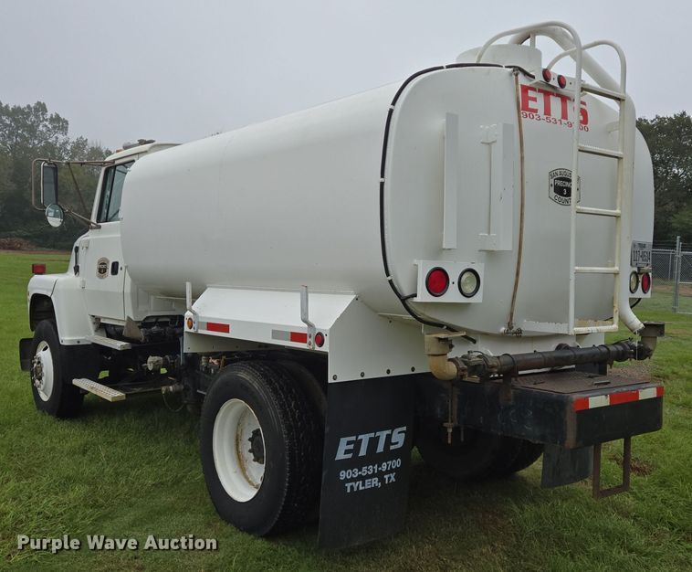 image for item DT5341 1995 Ford LN8000 water truck