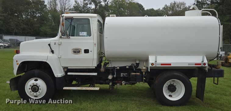 image for item DT5341 1995 Ford LN8000 water truck