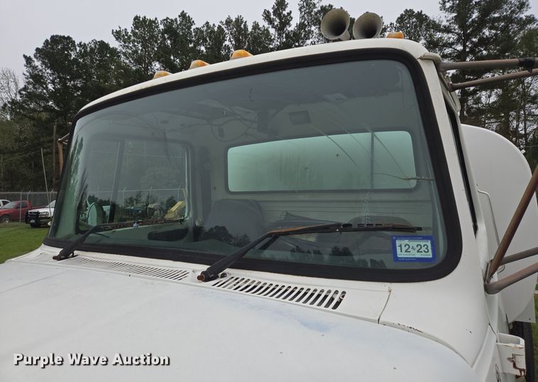 image for item DT5341 1995 Ford LN8000 water truck