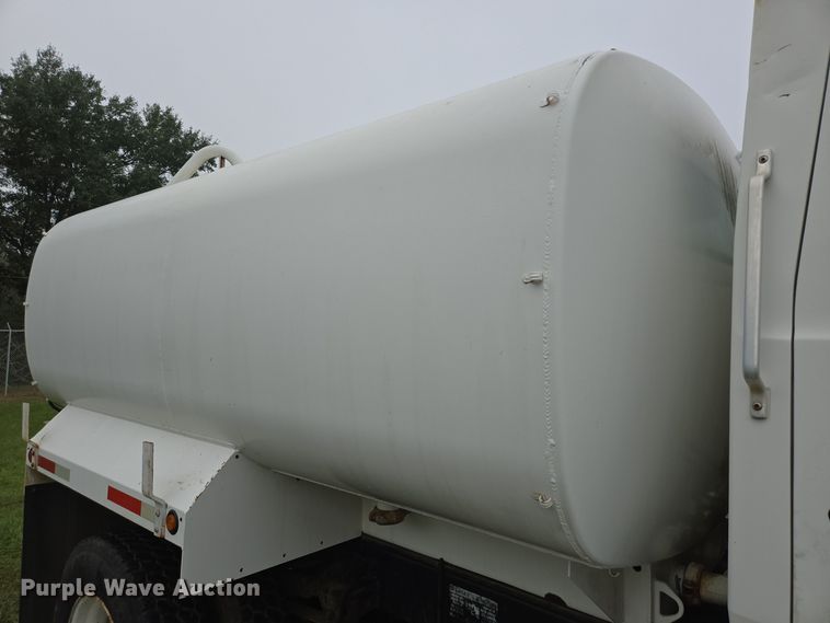 image for item DT5341 1995 Ford LN8000 water truck