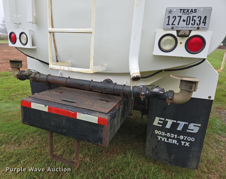 image for item DT5341 1995 Ford LN8000 water truck