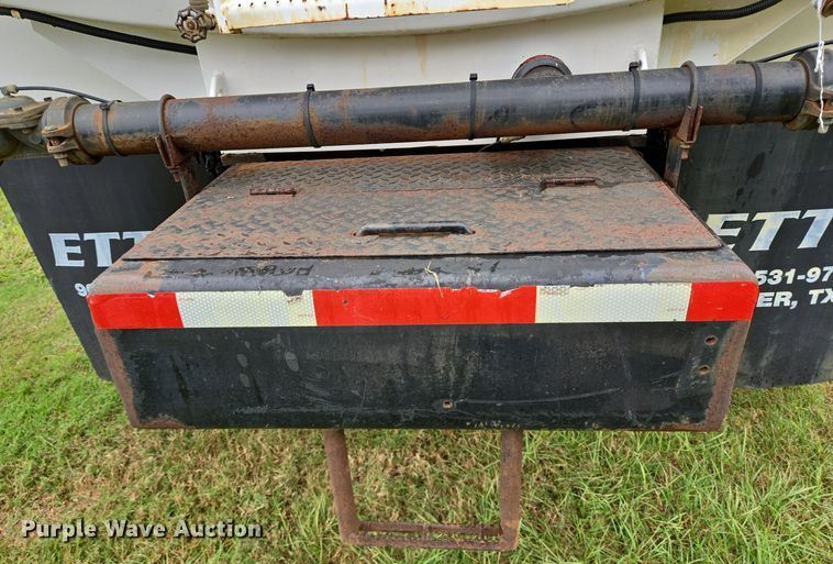 image for item DT5341 1995 Ford LN8000 water truck