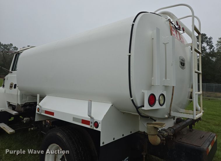 image for item DT5341 1995 Ford LN8000 water truck