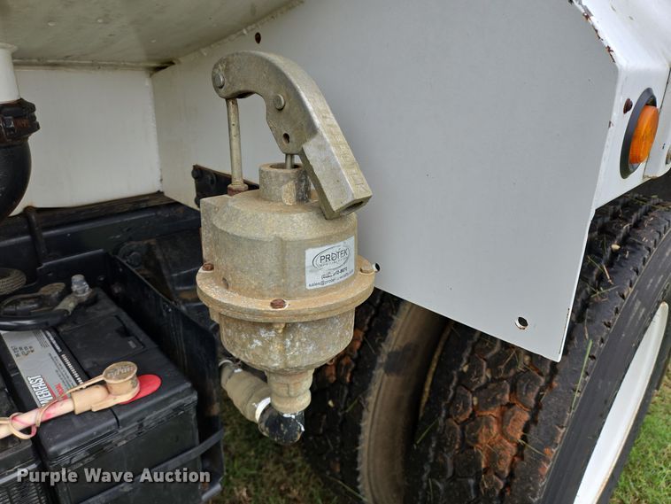 image for item DT5341 1995 Ford LN8000 water truck