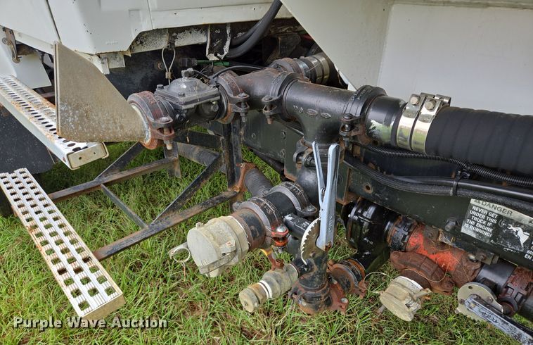 image for item DT5341 1995 Ford LN8000 water truck