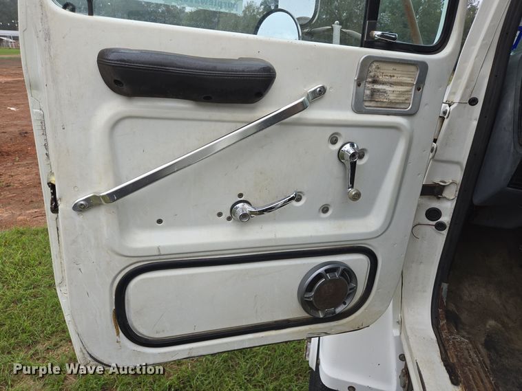 image for item DT5341 1995 Ford LN8000 water truck