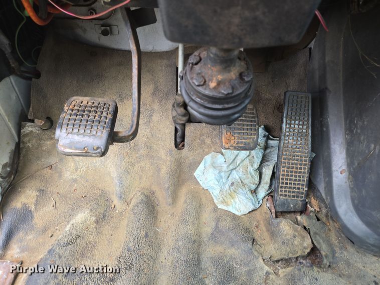 image for item DT5341 1995 Ford LN8000 water truck