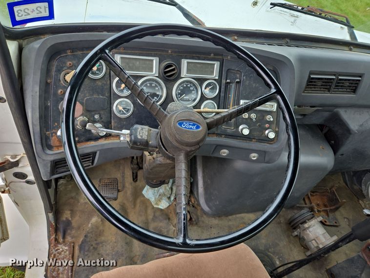 image for item DT5341 1995 Ford LN8000 water truck