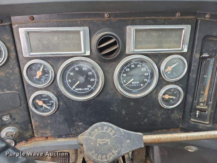 image for item DT5341 1995 Ford LN8000 water truck