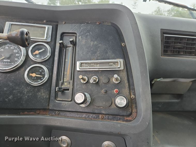 image for item DT5341 1995 Ford LN8000 water truck