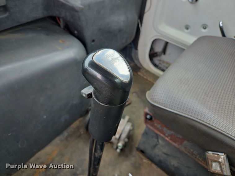 image for item DT5341 1995 Ford LN8000 water truck