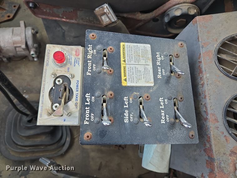 image for item DT5341 1995 Ford LN8000 water truck