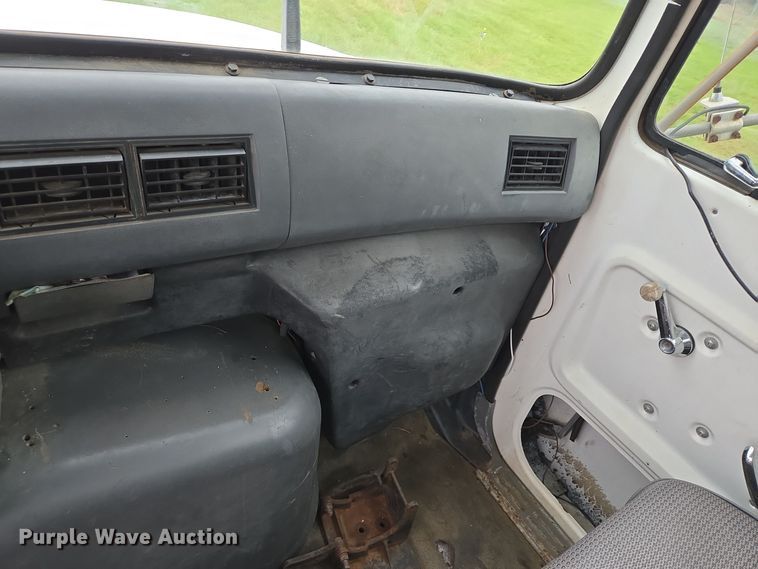 image for item DT5341 1995 Ford LN8000 water truck