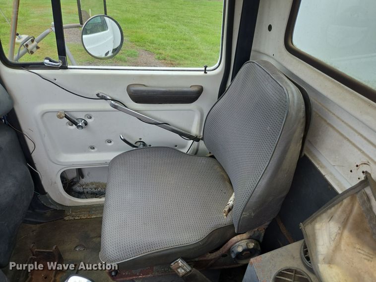 image for item DT5341 1995 Ford LN8000 water truck