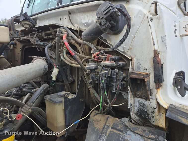 image for item DT5341 1995 Ford LN8000 water truck