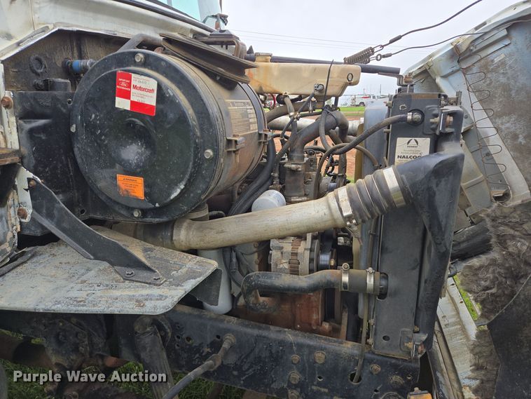 image for item DT5341 1995 Ford LN8000 water truck