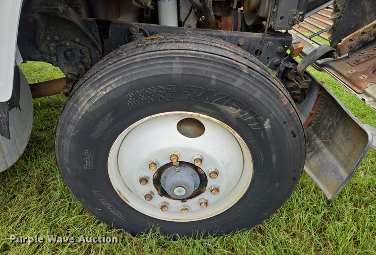 image for item DT5341 1995 Ford LN8000 water truck