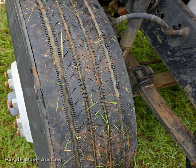 image for item DT5341 1995 Ford LN8000 water truck