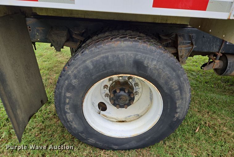 image for item DT5341 1995 Ford LN8000 water truck