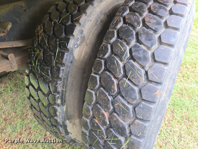 image for item DT5341 1995 Ford LN8000 water truck