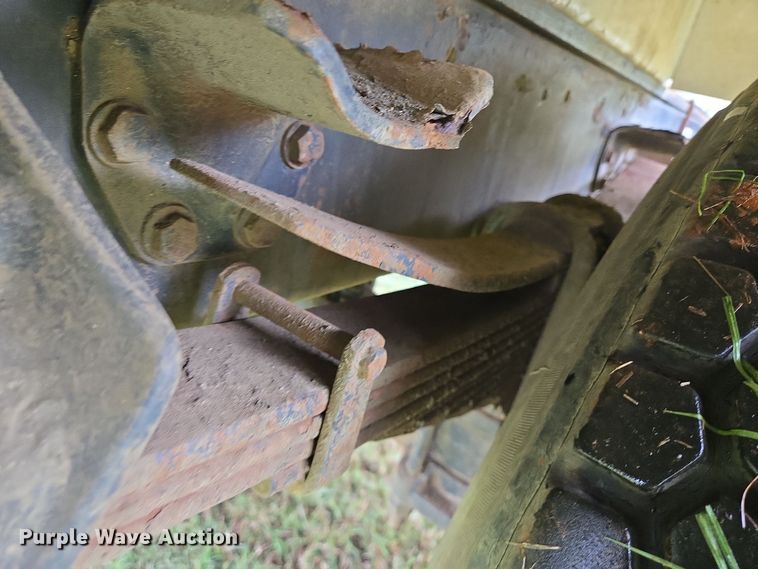 image for item DT5341 1995 Ford LN8000 water truck