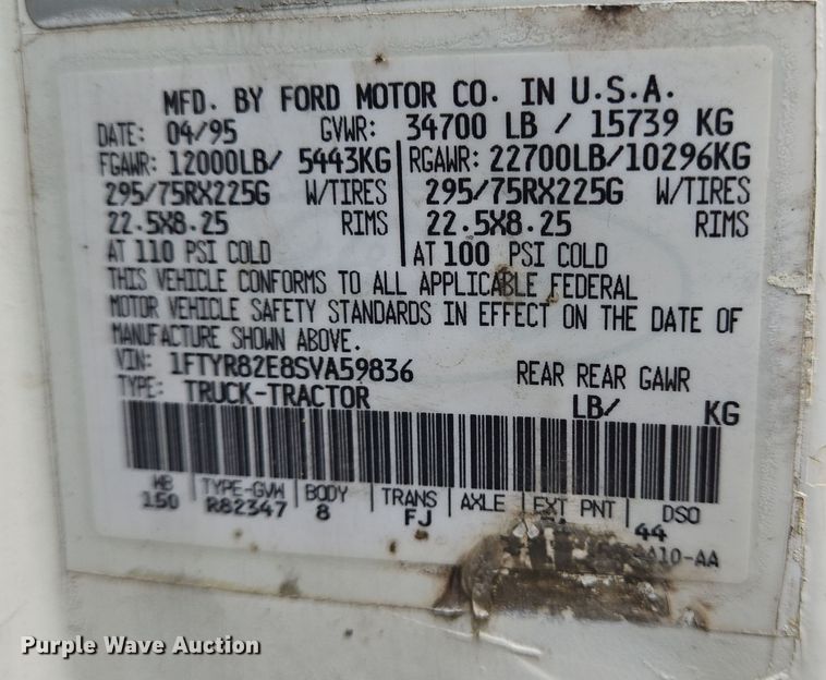 image for item DT5341 1995 Ford LN8000 water truck