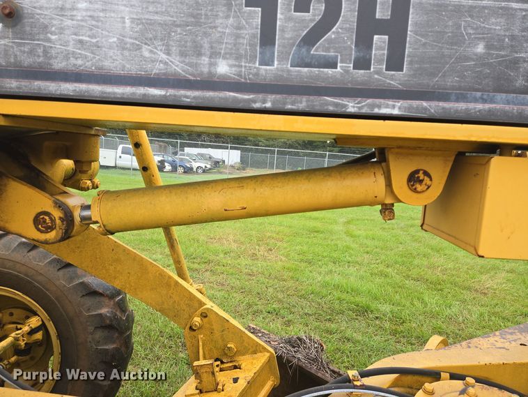image for item DT5342 1998 Caterpillar 12H motor grader