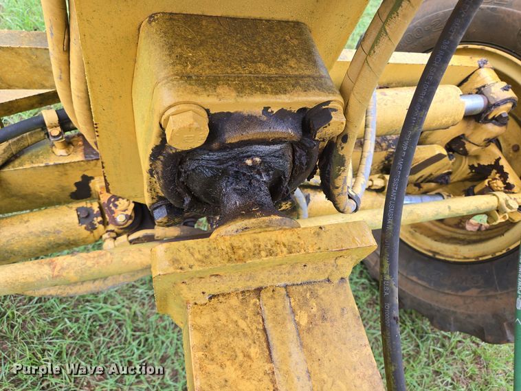 image for item DT5342 1998 Caterpillar 12H motor grader