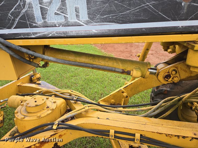 image for item DT5342 1998 Caterpillar 12H motor grader