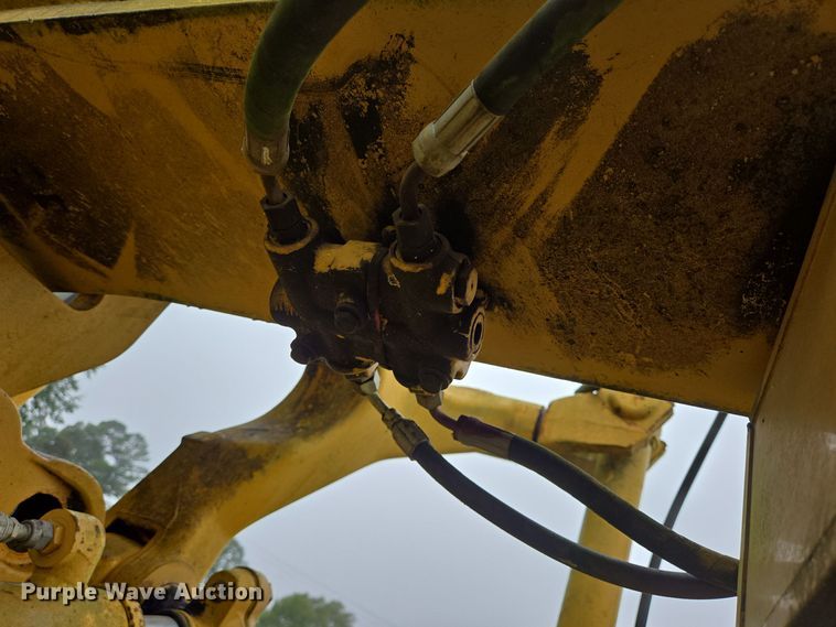 image for item DT5342 1998 Caterpillar 12H motor grader