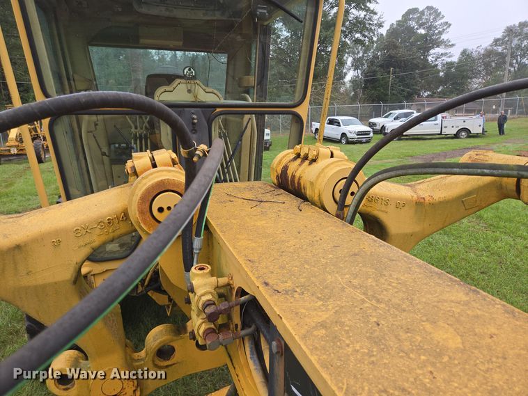 image for item DT5342 1998 Caterpillar 12H motor grader