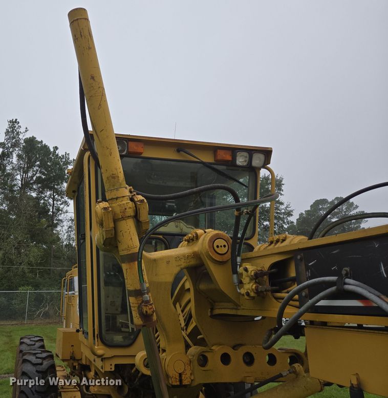 image for item DT5342 1998 Caterpillar 12H motor grader