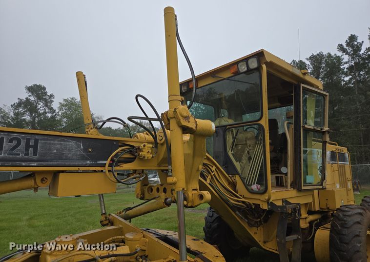 image for item DT5342 1998 Caterpillar 12H motor grader