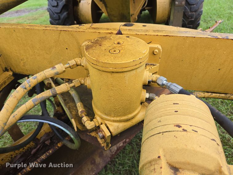 image for item DT5342 1998 Caterpillar 12H motor grader