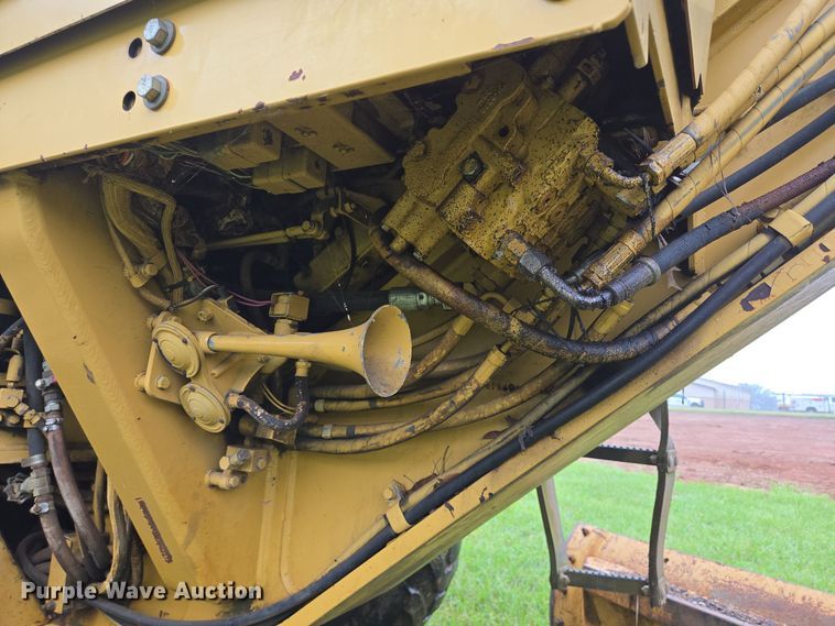 image for item DT5342 1998 Caterpillar 12H motor grader