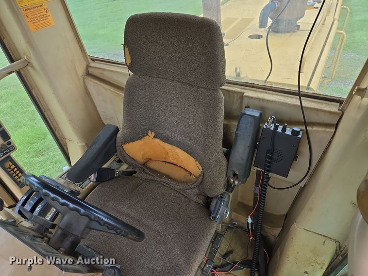 image for item DT5342 1998 Caterpillar 12H motor grader