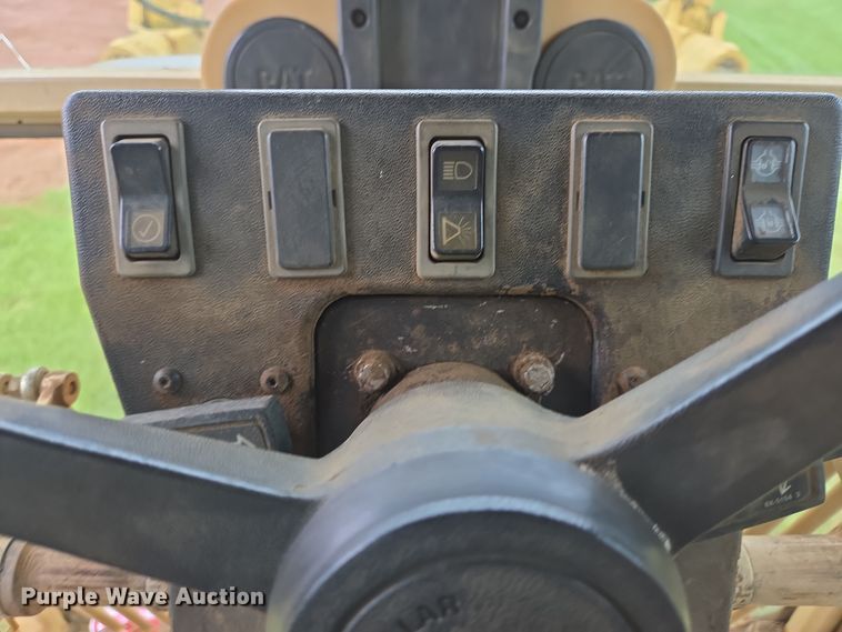 image for item DT5342 1998 Caterpillar 12H motor grader