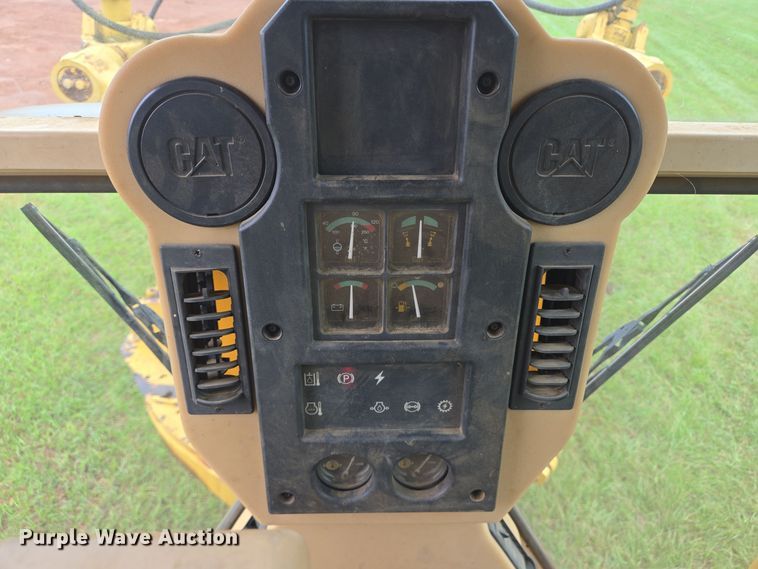 image for item DT5342 1998 Caterpillar 12H motor grader