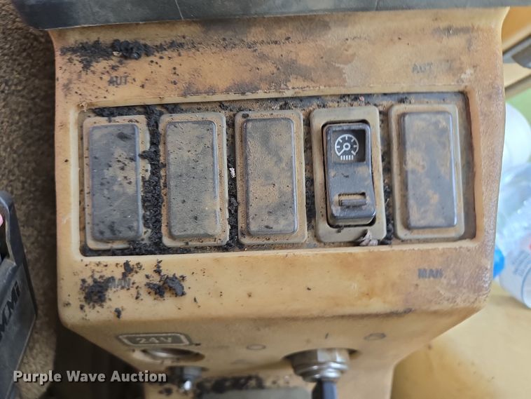 image for item DT5342 1998 Caterpillar 12H motor grader