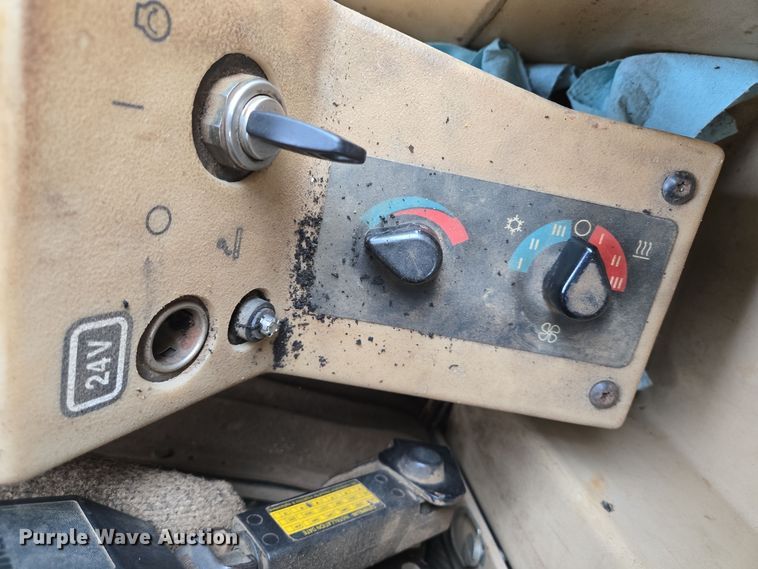 image for item DT5342 1998 Caterpillar 12H motor grader